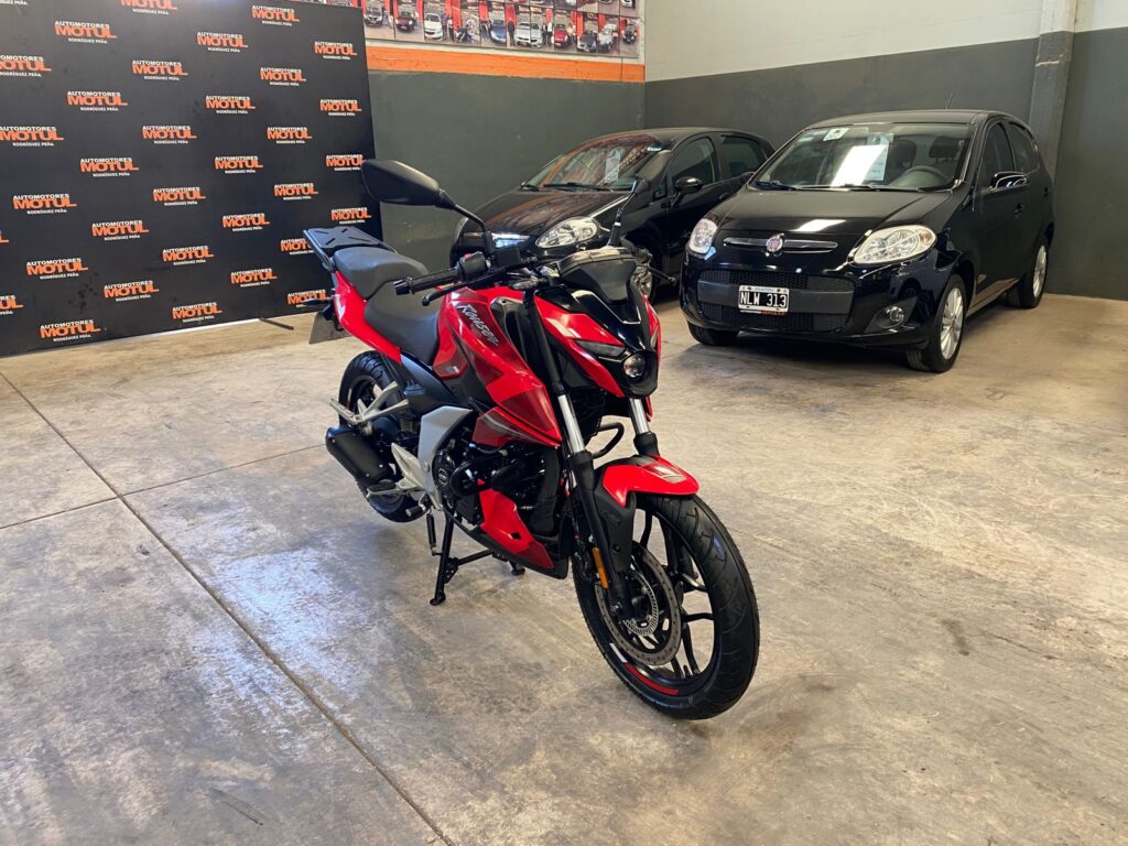 Bajaj Rouser N 250 Nafta 2025