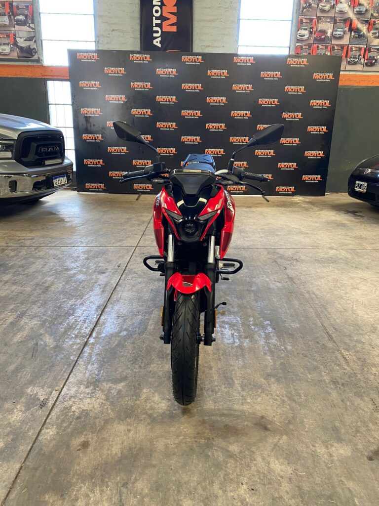 Bajaj Rouser N 250 Nafta 2025