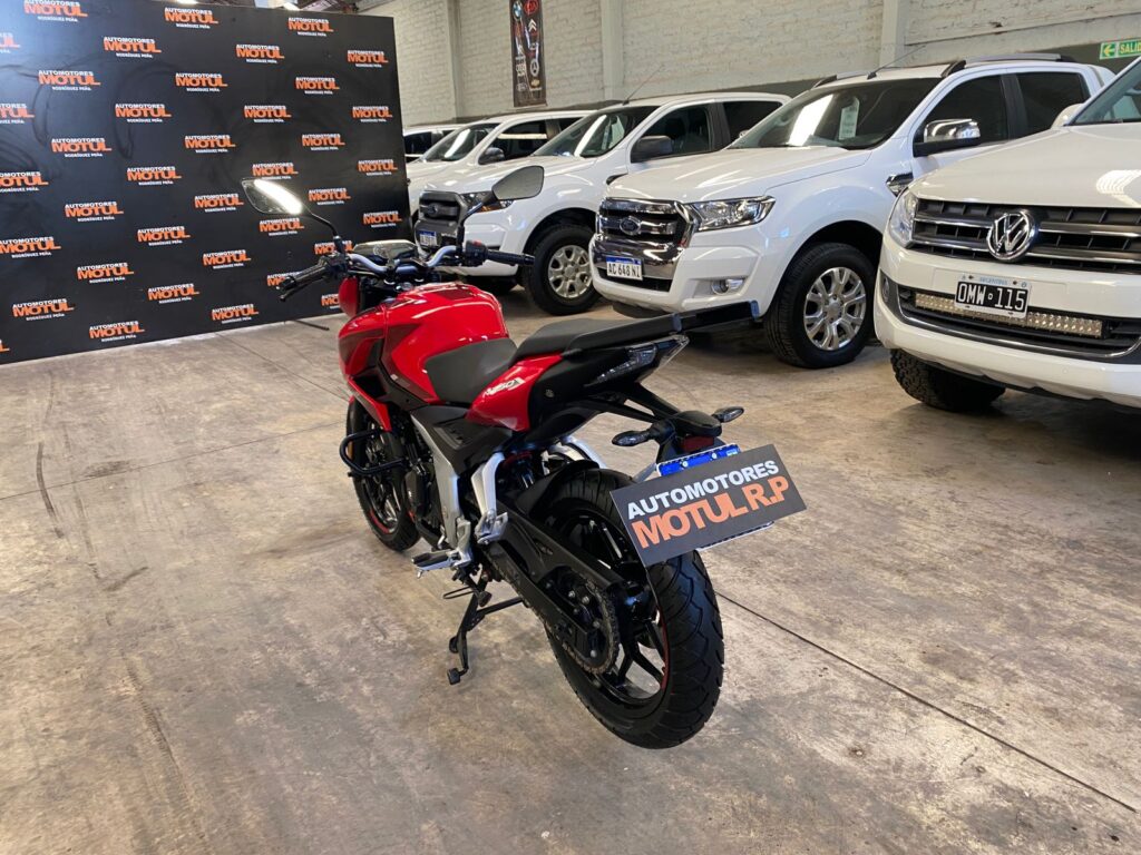 Bajaj Rouser N 250 Nafta 2025