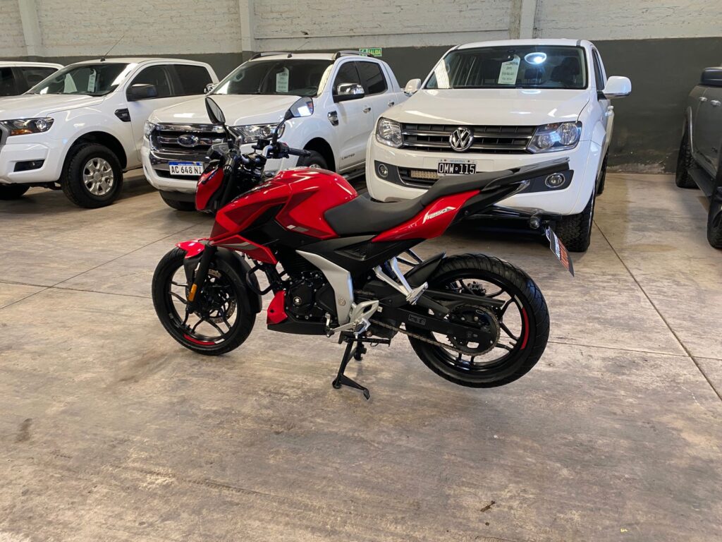 Bajaj Rouser N 250 Nafta 2025