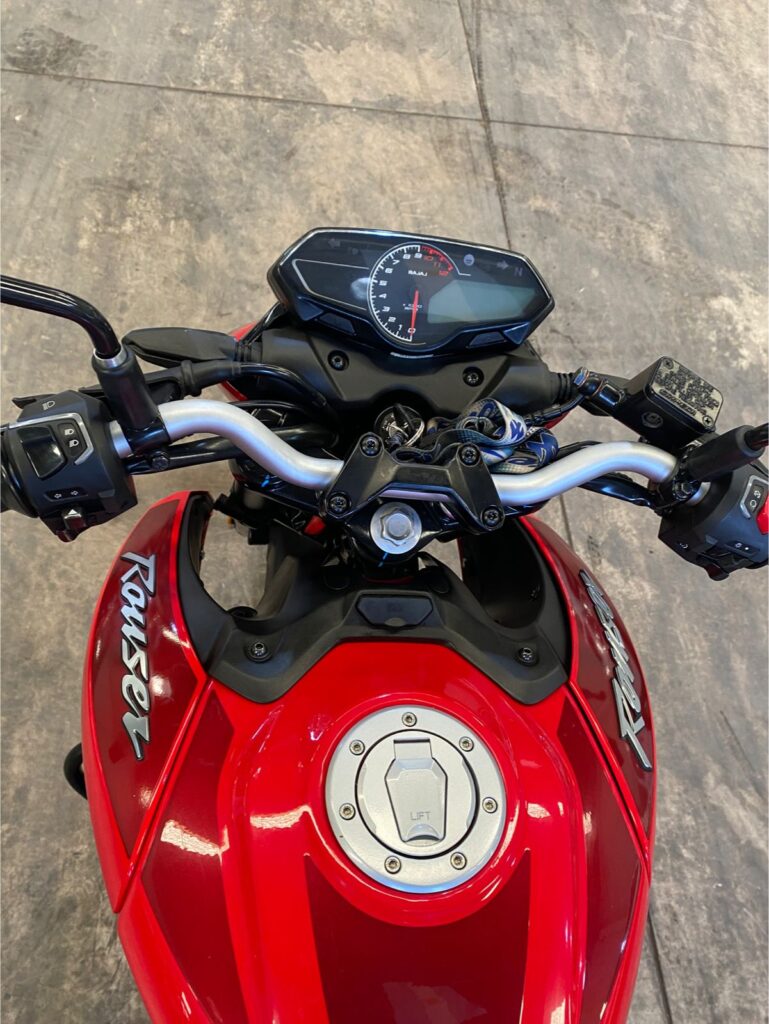 Bajaj Rouser N 250 Nafta 2025