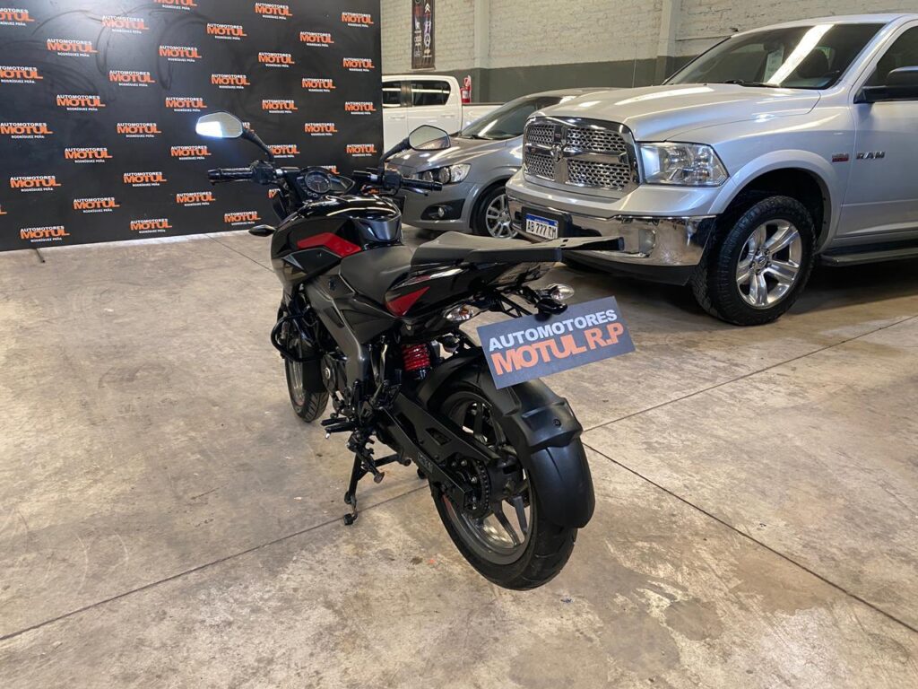 Bajaj Rouser NS 160 Nafta 2025