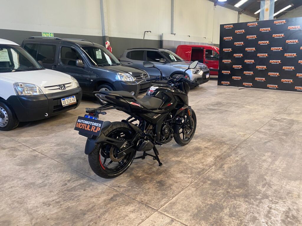 Bajaj Rouser N250 Nafta 2024