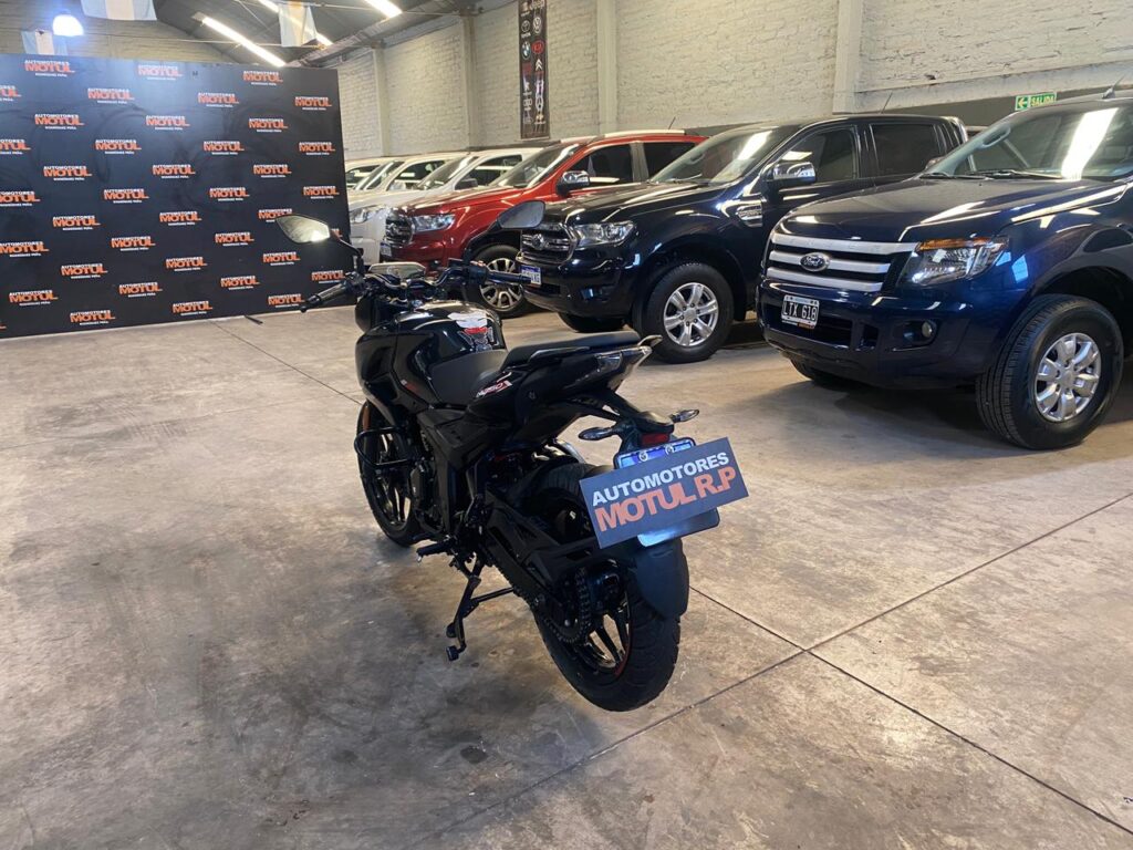 Bajaj Rouser N250 Nafta 2024