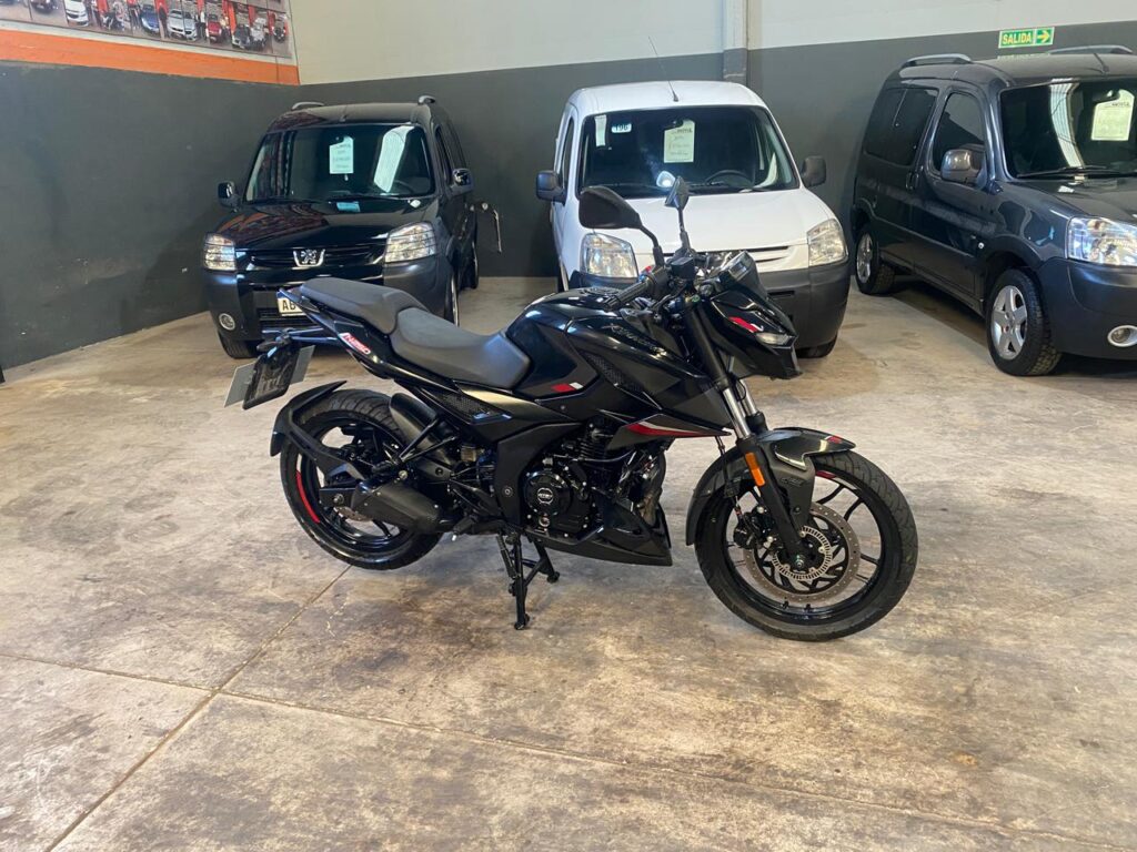 Bajaj Rouser N250 Nafta 2024